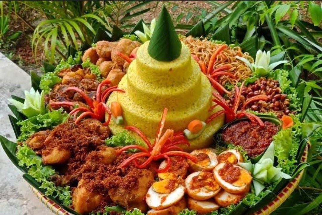 Nasi Tumpeng Kuliner Khas Jawa Representasi Hubungan Manusia Dengan