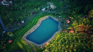 Salah satu panorama desa wisata di Desa Nglanggeran, Kecamatan Patuk, Kabupaten Gunung Kidul, Yogyakarta. Sumber foto: instagram @abnyonyol.