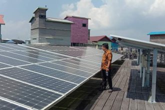Instalasi PLTS milik BUMDes Bersinar Desaku. Sumber: Facebook @Aroel Dhamank