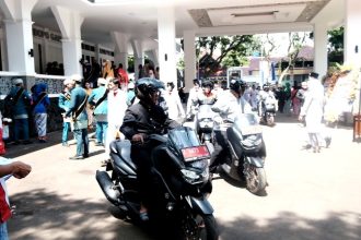 Suasan Kepala desa saat menerima infentaris operasional. Sumber Foto: https: www.garutkab.go.id