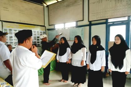 Pelantikan anggota pantarlih di Desa Wonorejo, Kecamatan Seponti, Kabupaten Kayong Utara. Sumber foto: Istimewa
