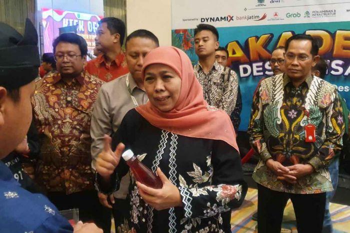 Khofifah sedang melakukan wawancara dengan para wartawan di acara ADWI 2023. Sumber Foto: jatimprov.go.id