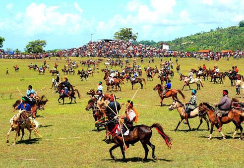 Tradisi Pasola Sumba Barat.  Sumber Foto: Twitter @GarasiFM