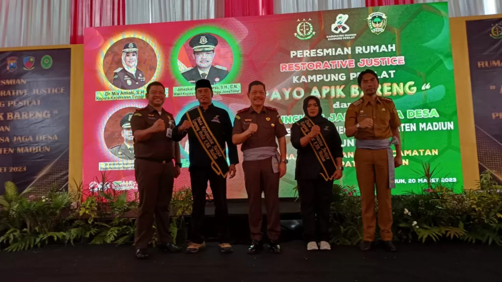 Peresmian Rumah Restorative Justice di Kabupaten Madiun oleh Wakil Kepala Kejaksaan Tinggi Jawa Timur, Kepala Kejari Kabupaten Madiun dan Bupati Madiun Sumber: Istimewa