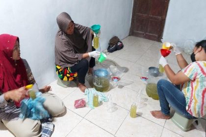 Proses produksi sring yang dilakukan kelompok shg manis mandiri Desa Manisharjo Sumber: undip.ac.id