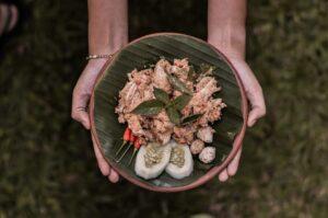 Ayam Kesrut salah satu hidangan tradisional khas Desa Kemiren Banyuwangi Sumber: kemiren.com