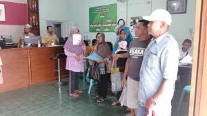 Masyarakat Desa Tumpang sedang berbondong-bondong mendaftarkan hak kepemilikan tanah melalui program PTSL. Sumber Foto: blitarkab.go.id