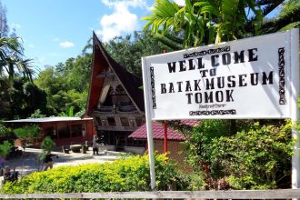 Plakat Selamat datang Desa Wisata Tomok. Sumber: Istimewa