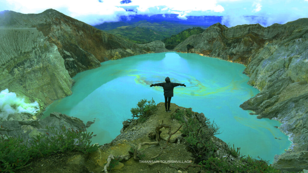 Wisata Kawah Ijen. Sumber: Pemdes Tamansari