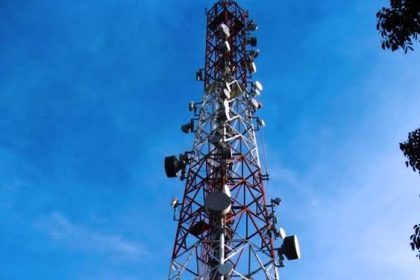 Keterangan: Ilustrasi tower BTS sebagai pemancar sinyal internet. Sumber: Kominfo.go.id