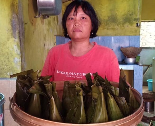 Inayatun Robaniah salah satu pembuat Kopyor Roti dari Desa Singomayan, Banyuwangi Sumber: banyuwangikab.go.id