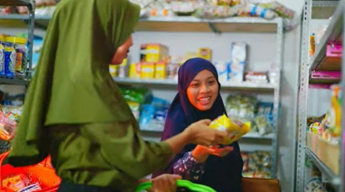Pelanggan Smart Grosir BUM Desa Watu Agung. Sumber Foto: BUM Desa Watu Agung.