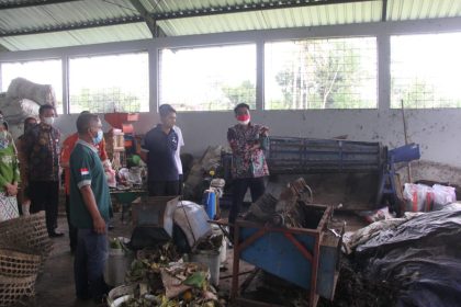 Pengolahan sampah di TPS Desa Tuksongo Sumber Foto: magelangkab.go.id
