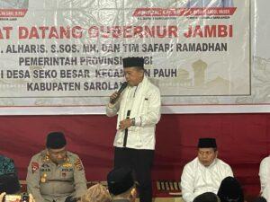 Gubernur Jambi Al Haris saat safari ramadhab di Desa Seko Besar Sumber Foto: jambiprov.go.id