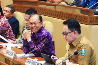 Gubernur Bali Saat Paparkan RUU Provinsi Bali. Sumber Foto: diskominfos.baliprov.go.id