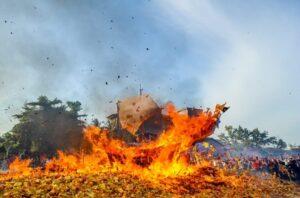 Bakar Tongkang Tradisi Riau. Sumber Foto: Kemenparekraf_Twitter