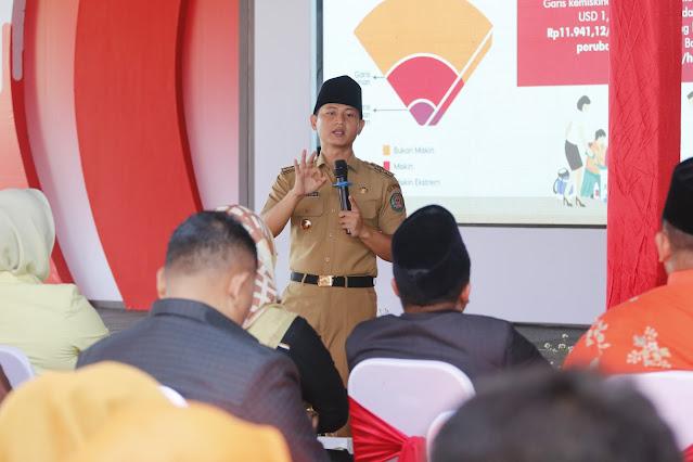 Bupati Trenggalek Mochamad Nur Arifin saat memimpin jalannya rapat koordinasi lintas OPD di desa wisata di Trenggalek. Sumber Foto: prokopim.trenggalekkab.go.id