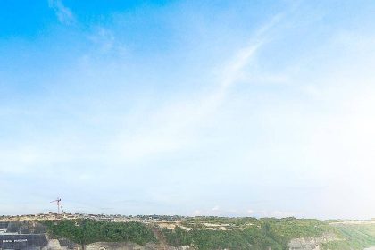 Salah Satu Destinasi Desa Terkaya (Pantai Pandawa) Sumber: Instagram @geo_indo