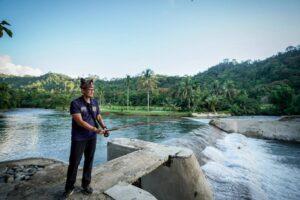 Menparekraf Sandiaga Salahuddin Uno dalam kunjungannya ke Desa Wisata Nyarai, Padang Pariaman, (31/3/2023). Sumber: kemenparekraf.go.id