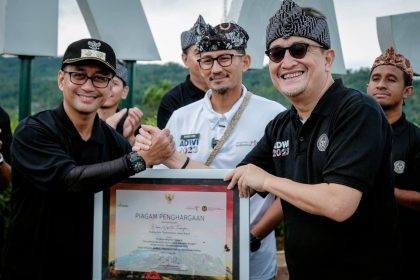 Menparekraf melakukan visitasi 75 desa wisata dalam rangkaian ADWI 2023 di Desa Wisata Taraju, Tasikmalaya, Jawa Barat. Sumber Foto: kemenparekraf.go.id