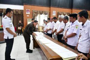 Bupati Sinjai Bersama dengan Kejari melakukan MOU Sumber Foto: sinjaikab.go.id