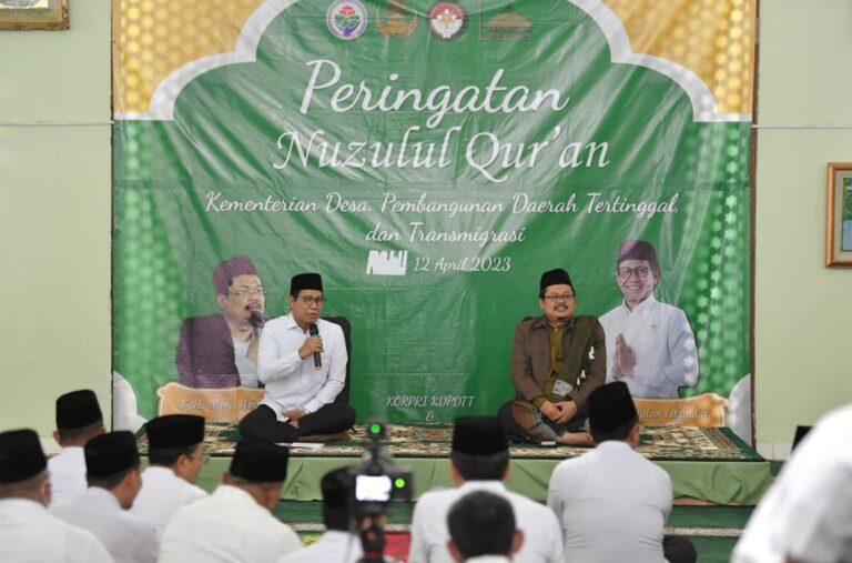 Foto: Menteri Desa, Pembangunan Daerah Tertinggal, dan Transmigrasi Abdul Halim Iskandar menghadiri Peringatan Nuruzul Qur’an di Masjid Al-Muhajirin Kemendes. Sumber Foto: Humas Kemendes PDTT.