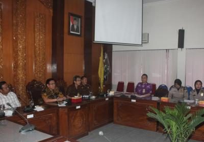 tim saber pungli lakukan sosialisasi ke desa – desa. Sumber Foto: Sidoarjokab.go.id