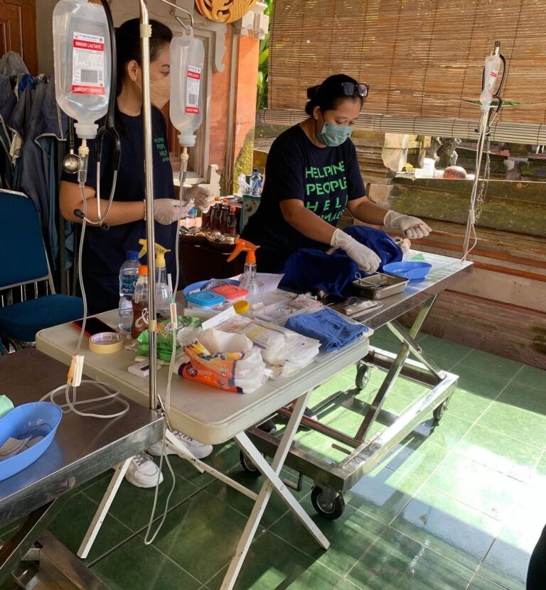 Proses vaksinasi rabies bagi Hewan Penular Rabies (HPR) oleh Distan Bidang Peternakan dan Kesehatan Hewan Kota Denpasar Sumber foto: pertanian.denpasarkota.go.id