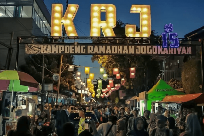 Masyarakat ramai berburu makanan untuk berbuka di Kampung Ramadhan Jogokariyan. Sumber Foto: sibakuljogja.jogjaprov.go.id