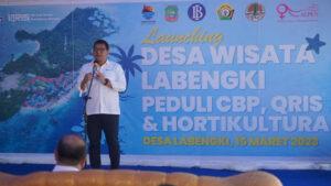 Kepala BI Sultra Doni Septadijaya saat meresmikan Desa Labengki Kecil sebagai desa edukasi cinta bangga paham (CBP) Rupiah Sumber foto: Istimewa