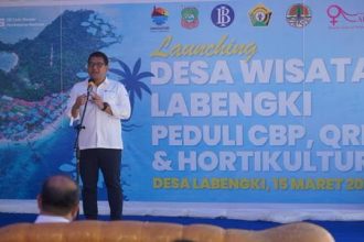 Kepala BI Sultra Doni Septadijaya saat meresmikan Desa Labengki Kecil sebagai desa edukasi cinta bangga paham (CBP) Rupiah Sumber foto: Istimewa