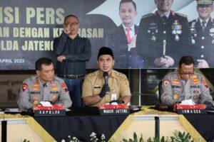 Wakil Gubernur Jawa Tengah, Taj Yasin Maimoen, saat menghadiri konferensi pers di lobi Markas Polda Jateng. Sumber Foto: jatengprov.go.id