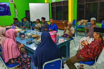 Masyarakat Desa Sambirkadipaten rayakan tradisi likuran dengan kenduri Sumber Foto: kebumenkab.go.id