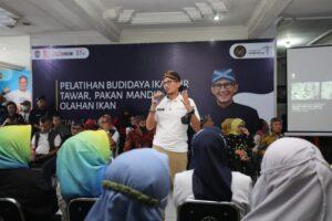 Sandiaga Uno saat membuka pelatihan budidaya ikan air tawar, pakan mandiri dan olahan ikan di Ciamis Sumber foto: Istimewa