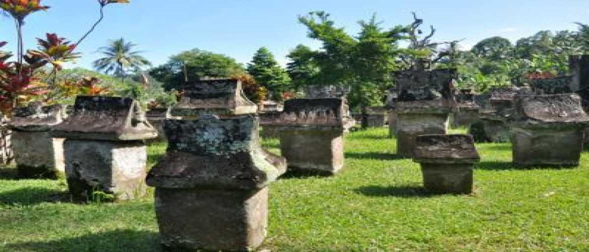 Waruga Kuburan Batu Minahasa. Sumber Foto: samratulangi-airport