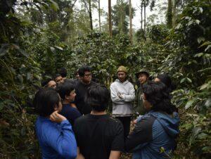 Para Wisatawan Mengikutii Trip dan Edukasi Kopi di Alamendah. Sumber: Pokdarwis Alamendah