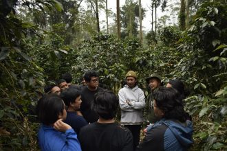 Para Wisatawan Mengikutii Trip dan Edukasi Kopi di Alamendah. Sumber: Pokdarwis Alamendah