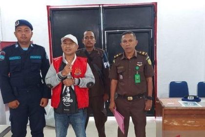 Tersangka dugaan korupsi dan penyalahgunaan DD-ADD Negeri Abubu ditahan di Rutan Waiheru Ambon, Kamis (4/5/2023). Sumber Foto: Istimewa