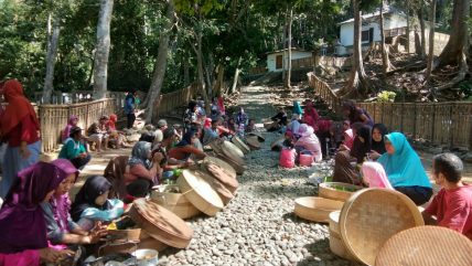 Akulturasi Agama dan Tradisi dalam Desa Wisata Cikakak