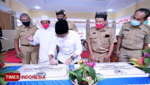 Bupati Banyuwangi Abdullah Azwar Anas saat meresmikan Bank Tani Desa Bulusari. Sumber foto: Istimewa