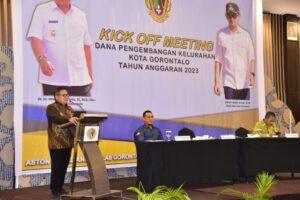 Wali Kota Gorontalo Marten Taha saat kegiatan Kick-off Meeting Program Dana Pengembangan Kelurahan tahun anggaran 2023, di Hotel Aston Gorontalo, Jumat (19/5/2023). Sumber foto: Istimewa