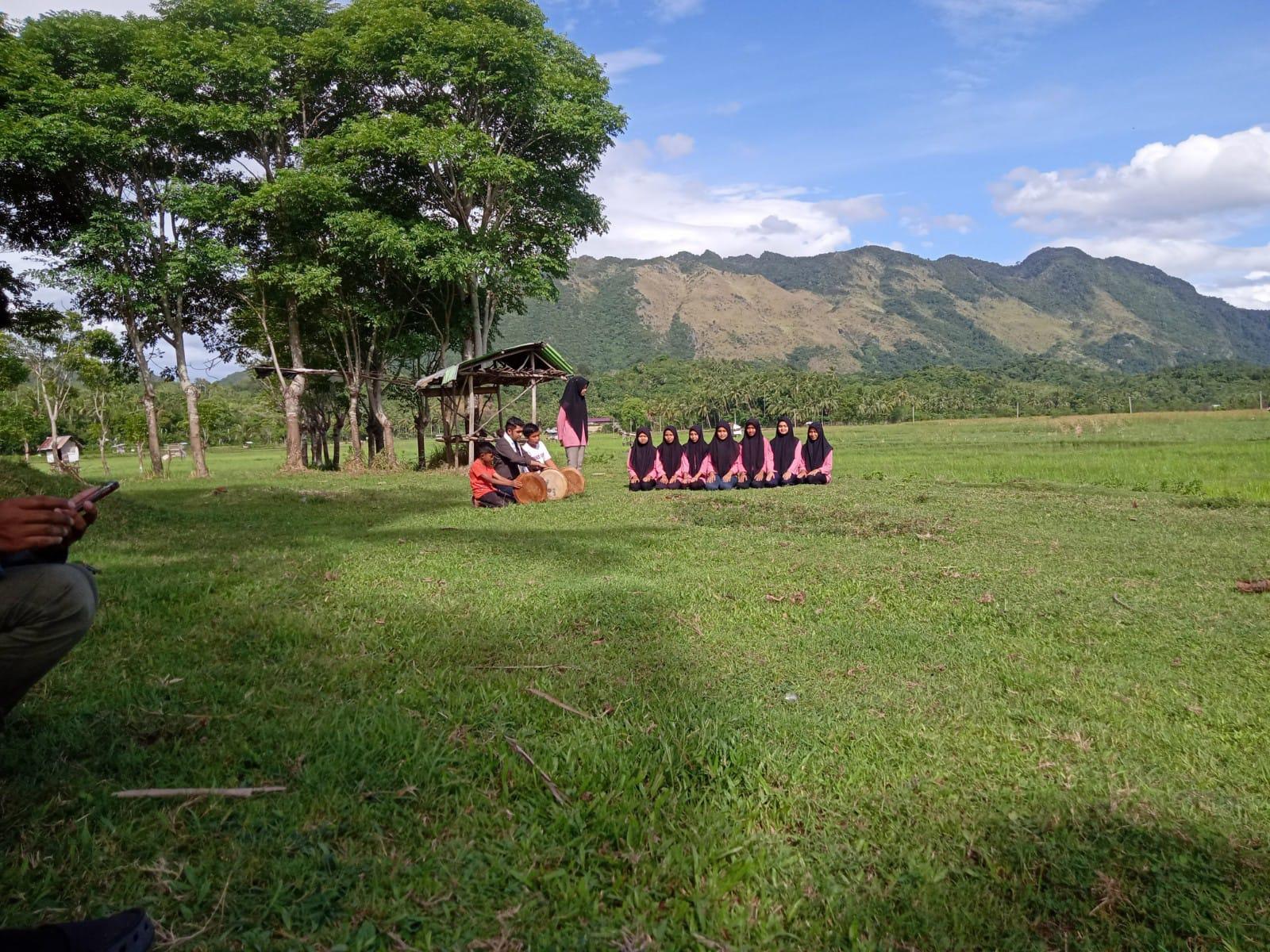 Kesenian Hadrah sebagai alat musik untuk menghibur wisatawan yang datang di Desa Wisata Nusa. Sumber foto : Pengelola Desa Wisata Nusa.