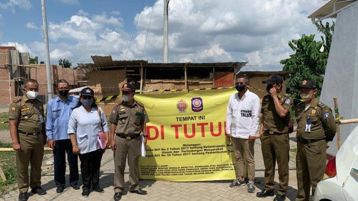 Satpol PP DIY Segel Tanah Kas Desa yang disalahgunakan. Sumber Foto: Istimewah