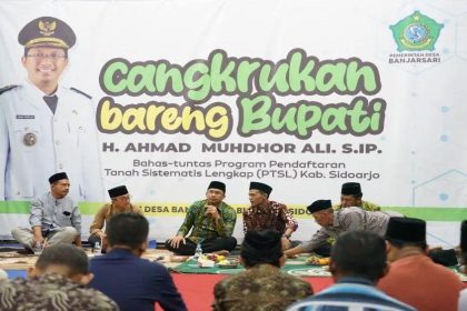 Bupati Sidoarjo Ahmad Muhdlor saat cangkrukan bersama warga Desa banjarsari. Sumber. instagram @pemkabsidoarjo