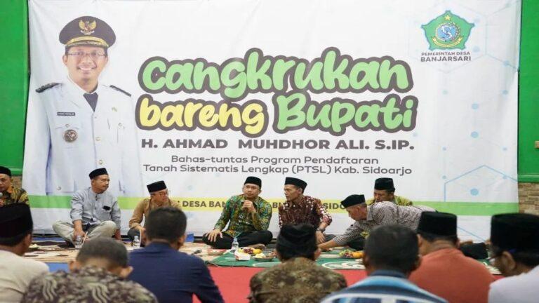 Bupati Sidoarjo Ahmad Muhdlor saat cangkrukan bersama warga Desa banjarsari. Sumber. instagram @pemkabsidoarjo