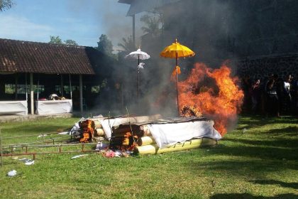 Ngaben Tradisi Bali, Sumber Foto: Twitter @KemendikbudRI