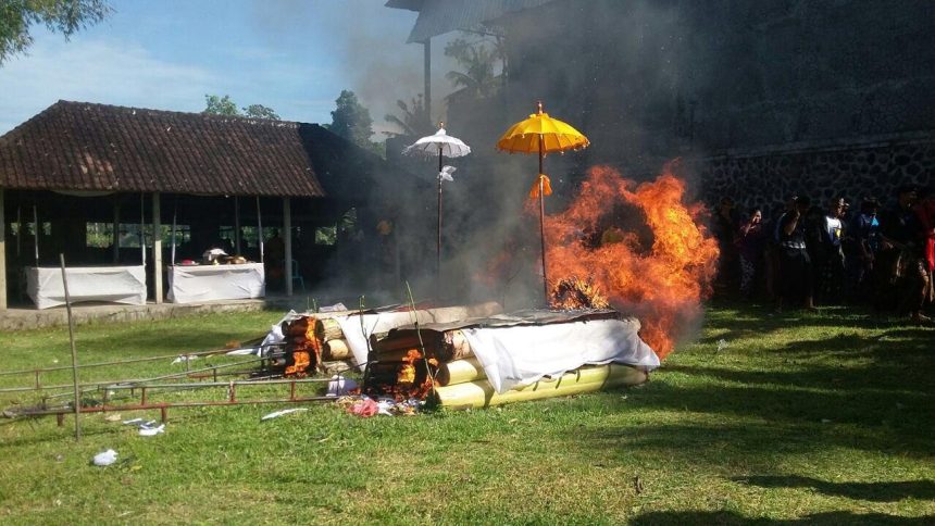 Ngaben Tradisi Bali, Sumber Foto: Twitter @KemendikbudRI