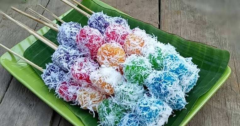 Kuliner Klepon Khas Jawa Sumber foto: Twitter @calonmenantoe