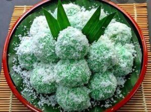 Kuliner Klepon Khas Jawa Sumber foto: Twitter @kh notodiputro