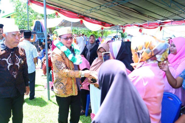 Sekjen Kemendes PDTT, Taufik Madjid saat kunjungan kerja ke Desa Sidangoli Dehe, Kecamatan Jailolo Selatan, Kabupaten Halmahera Barat, pada Sabtu (13/5/23). Sumber foto: Humas Kemendes PDTT